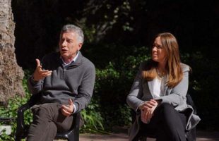 Macri se sumó a la campaña de Juntos con una recorrida junto a María Eugenia Vidal en CABA - Télam
