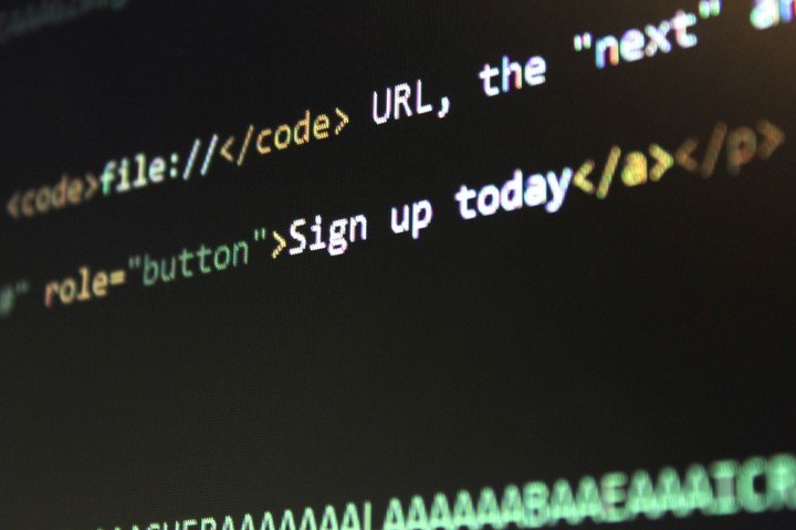Al código HTML se accede desde cualquier navegador. Foto Pixabay