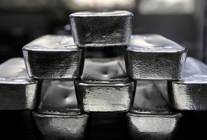 La plata, un recurso clave para la tecnología. Foto Bloomberg