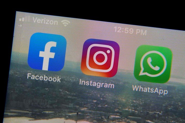 Facebook, Instagram y WhatsApp estuvieron inaccesibles por siete horas para sus miles de millones de usuarios Foto: AP.