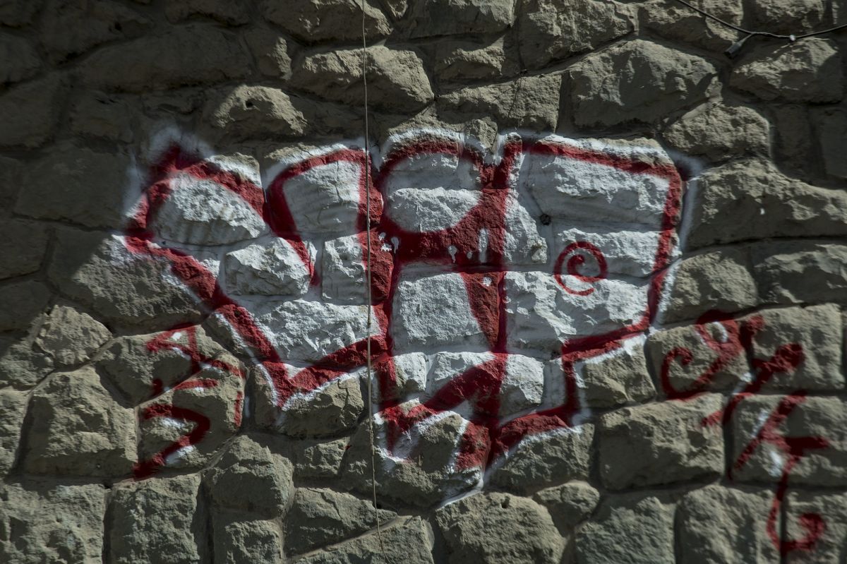 Piden “pena ejemplar” para la persona que hizo un grafiti en el Centro Cívico